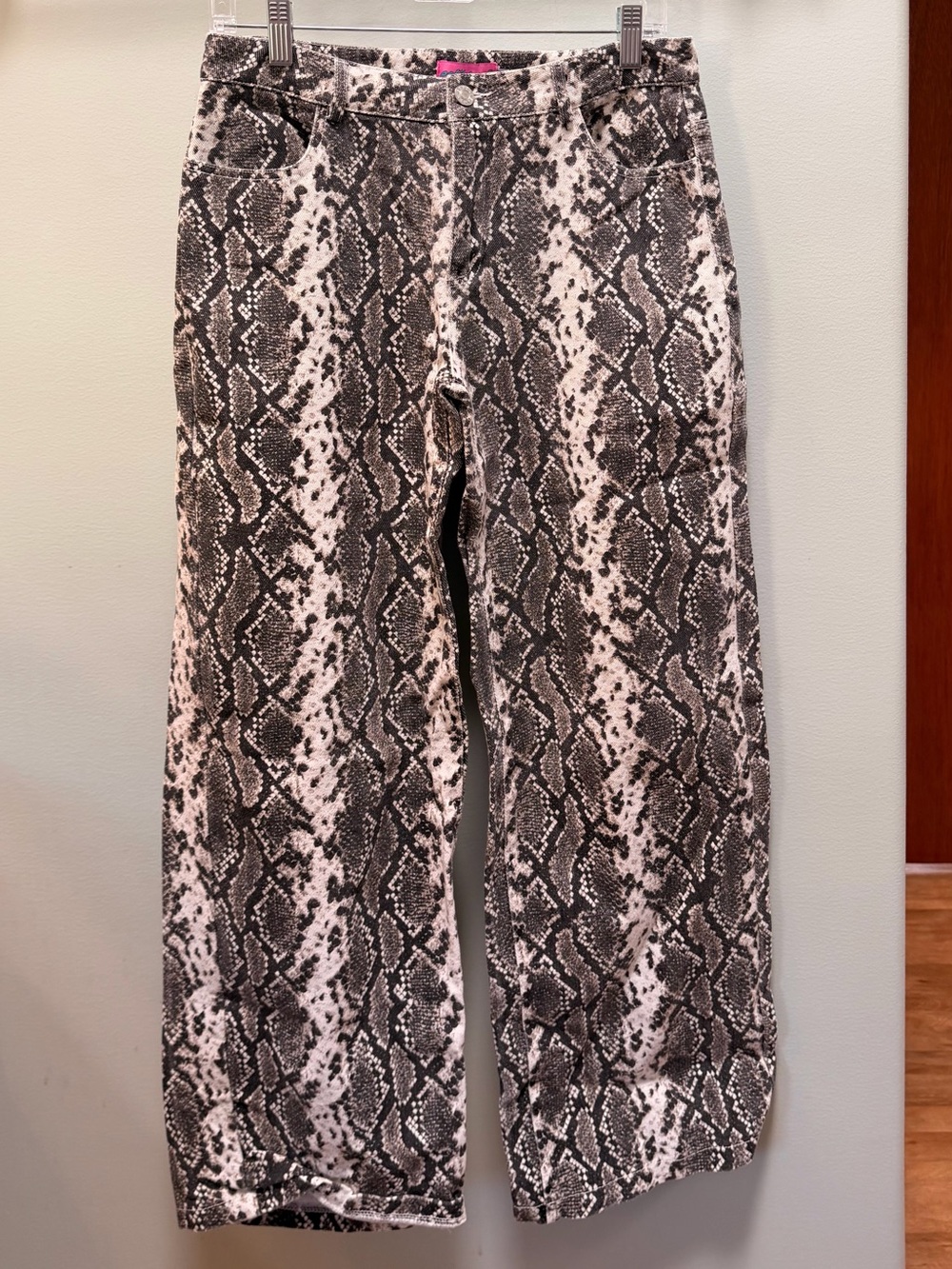 Edikted Snakeskin Print Boot Cut Pants Women’s Size M Waist 30” Inseam 29” VGC